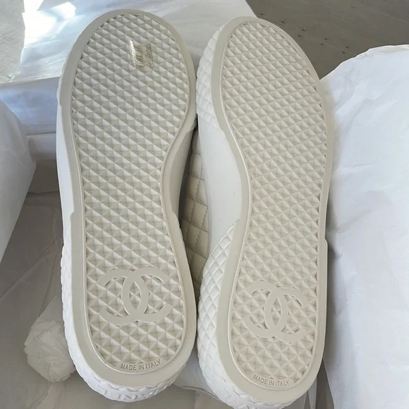 Chanel 21b high top white black quilted trainer cap toe velvet sneakers sz 38.5 - Picture 10 of 12